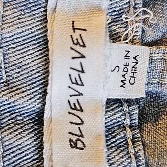 Blue Velvet blue jeans. Flair, high rise.  STARS‎ on butt. Size small.  NWT. - Picture 6 of 10